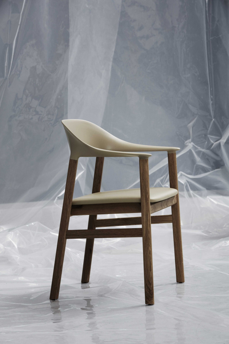 Normann Copenhagen Herit Armchair Smoked Oak stoel gestoffeerd Flinders